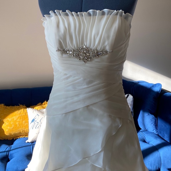 NWOT Wedding Gown - Picture 4 of 13